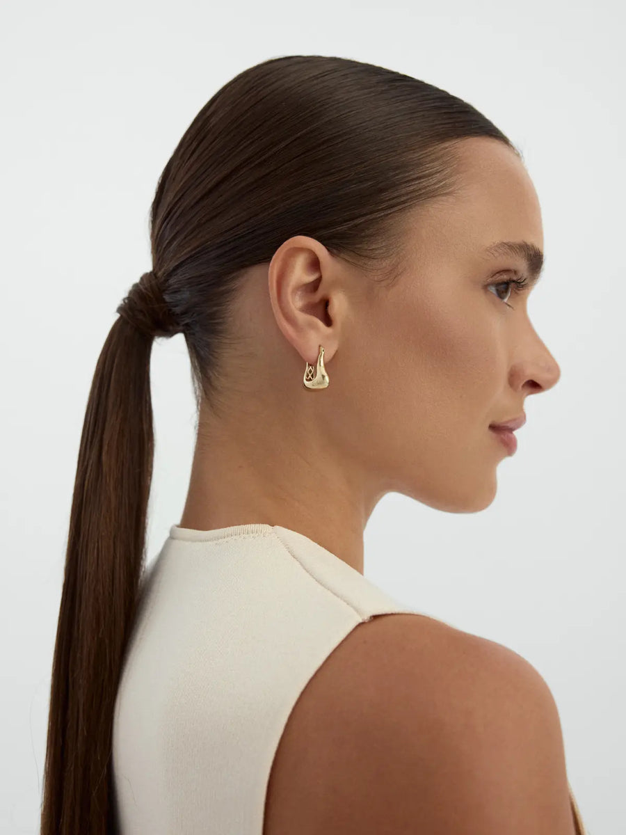 Teardrop Form Earrings in 14K Gold