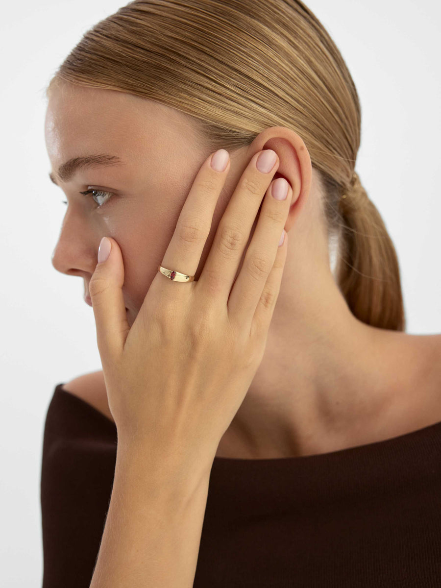 Drop Stone Form Minimal Ring in 14K Gold