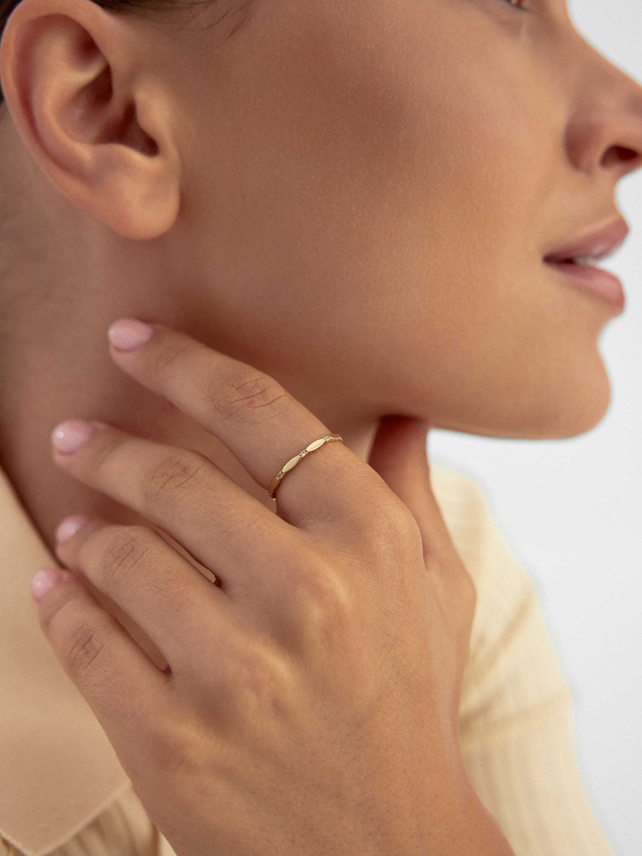 Geometric Motif Minimal Ring in 14K Gold