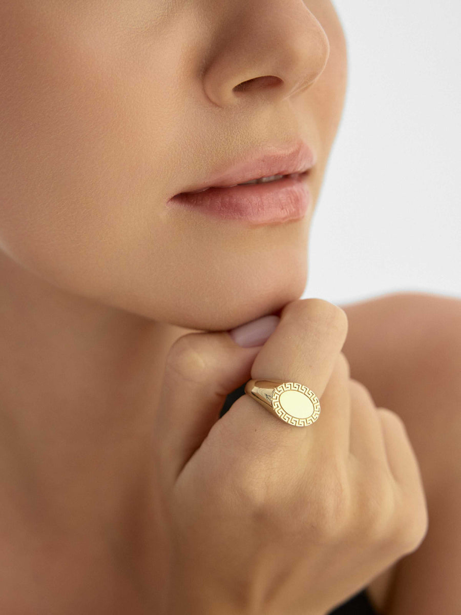 Grek Patterned Oval Form Ring in 14K Gold