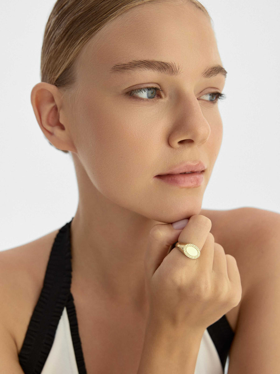 Grek Patterned Oval Form Ring in 14K Gold