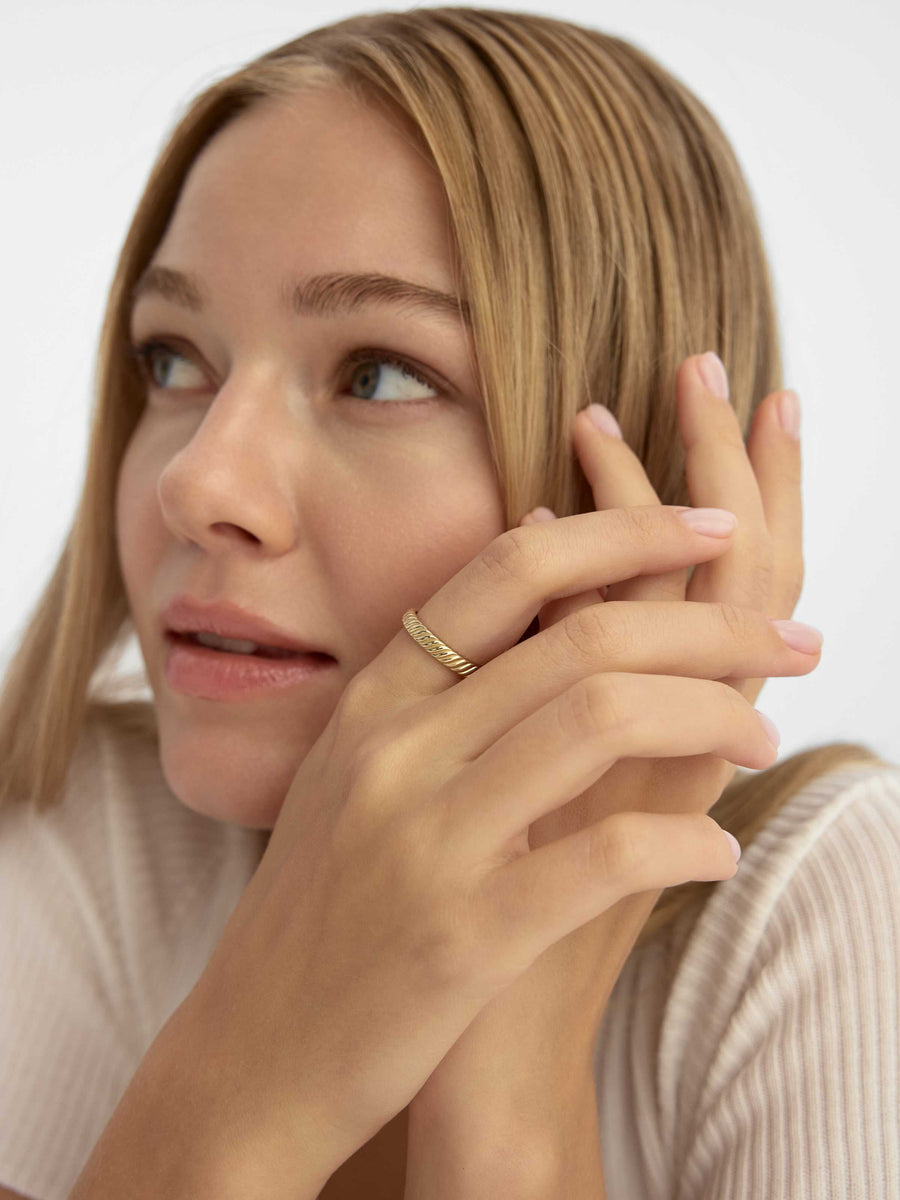 Rope Form Minimal Ring in 14K Gold