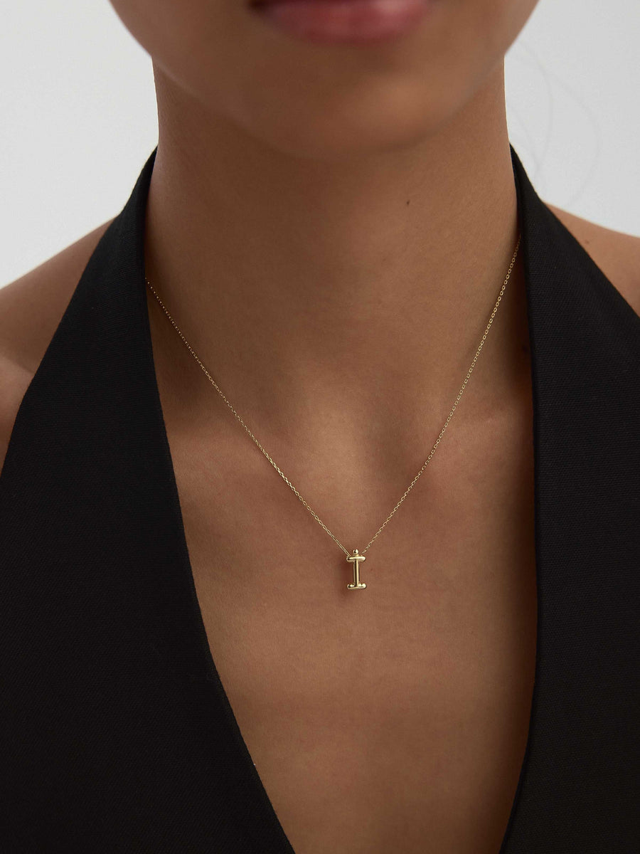 Letter I Classic Initial Necklace in 14K Gold