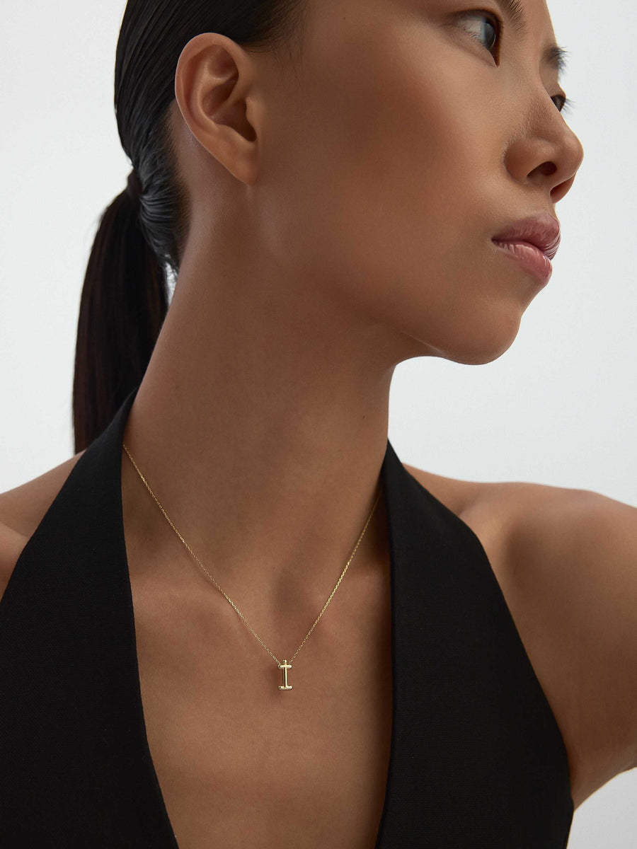 Letter I Classic Initial Necklace in 14K Gold
