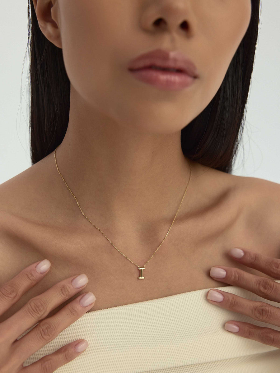 Letter I Classic Initial Necklace in 14K Gold