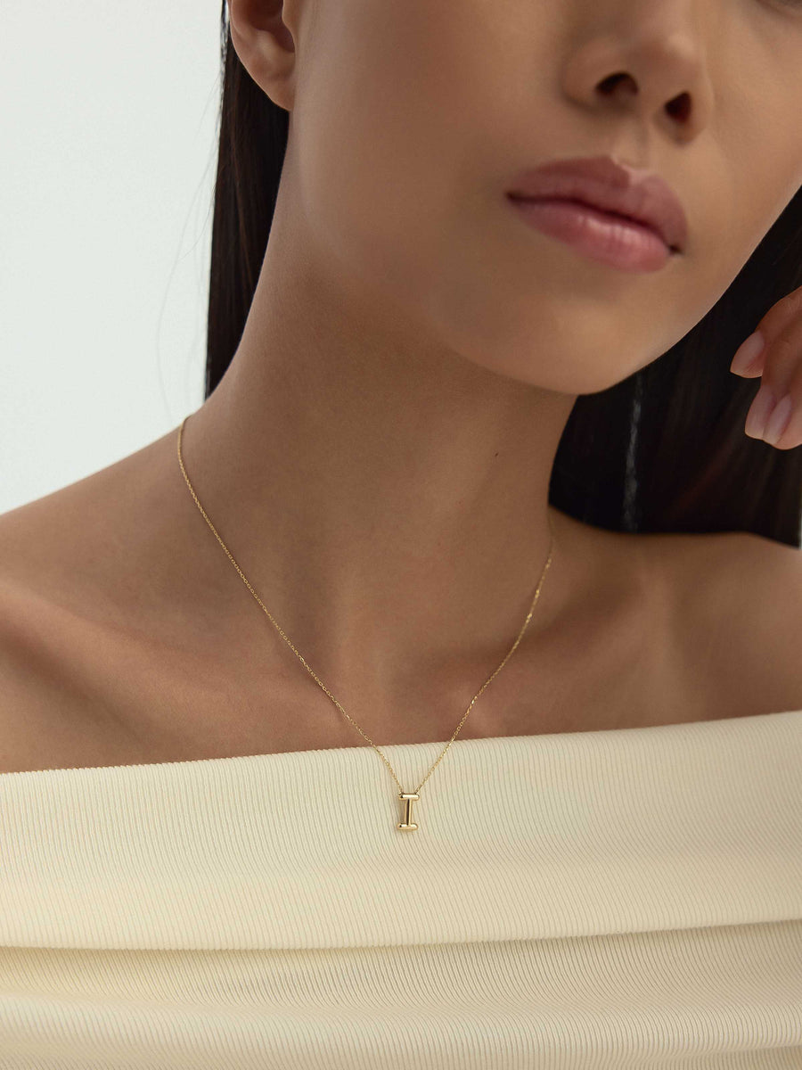 Letter I Classic Initial Necklace in 14K Gold