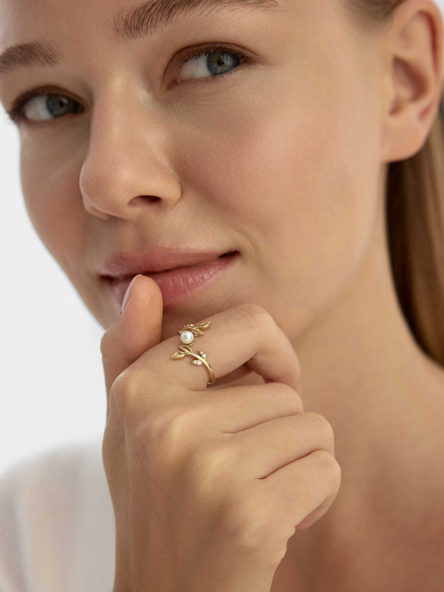 Pearl & Leaf Motif Natural Ring in 14K Gold