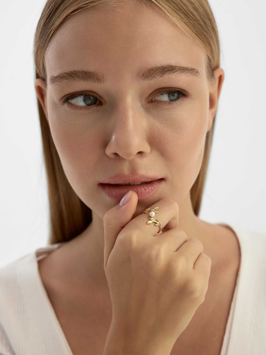 Pearl & Leaf Motif Natural Ring in 14K Gold
