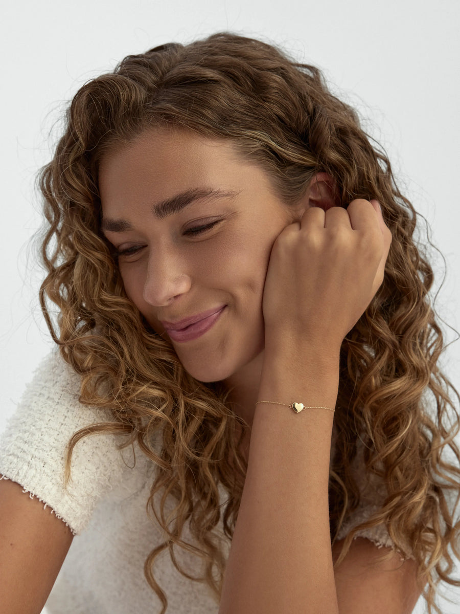 Heart Motif Minimal Bracelet in 14K Gold