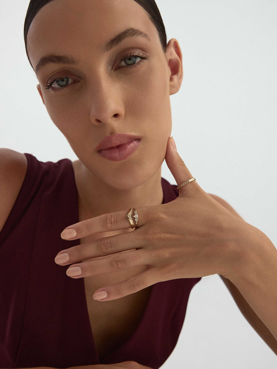 Kanal Row Baguette Stone Ring in 14K Gold