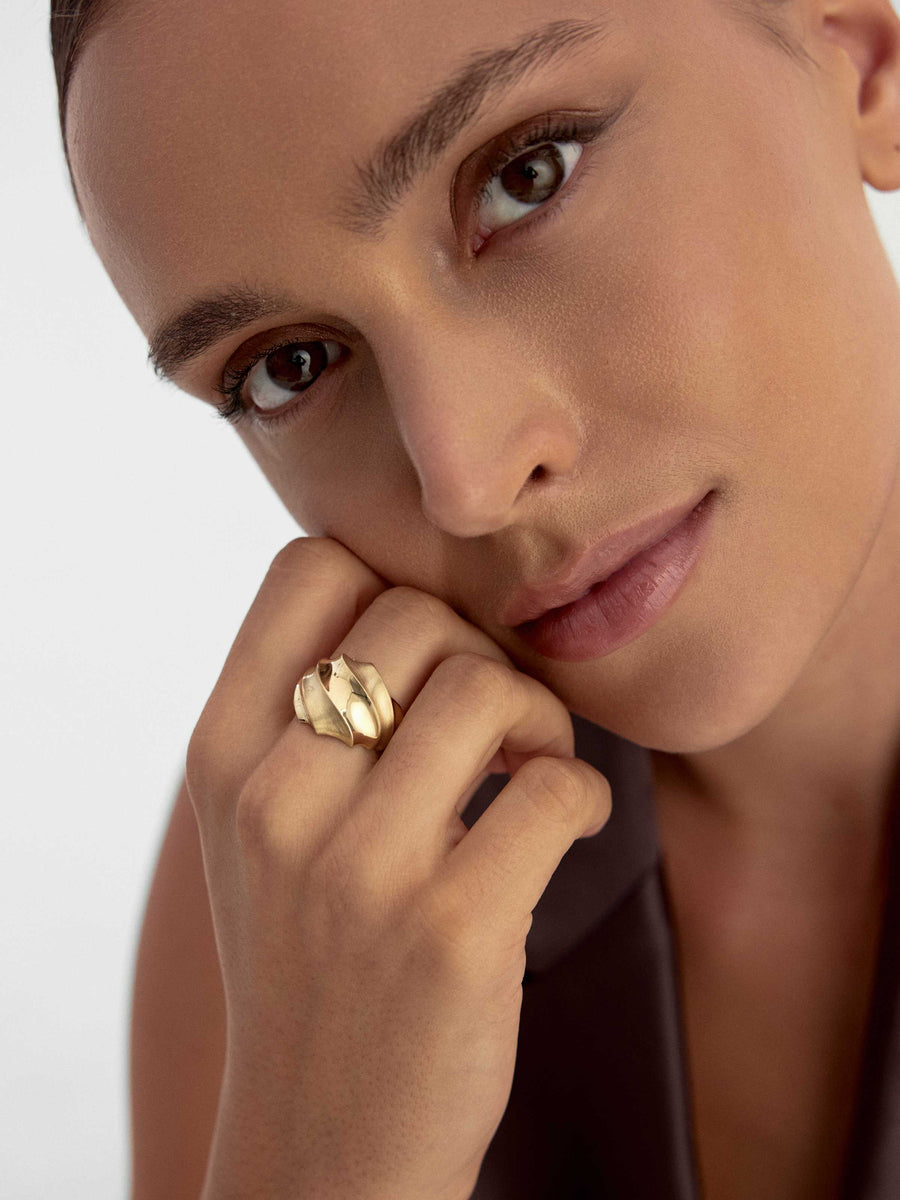 Curved Form Ring in 14K Gold