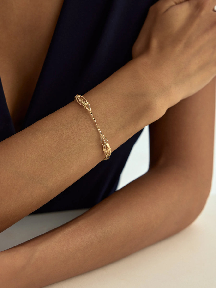 Braided Form Oval Ringed Bracelet in 14K Gold