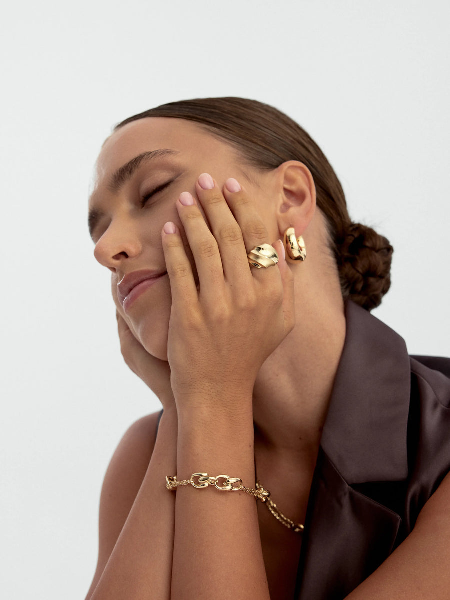 Oval Form Large Hoop Bracelet in 14K Gold