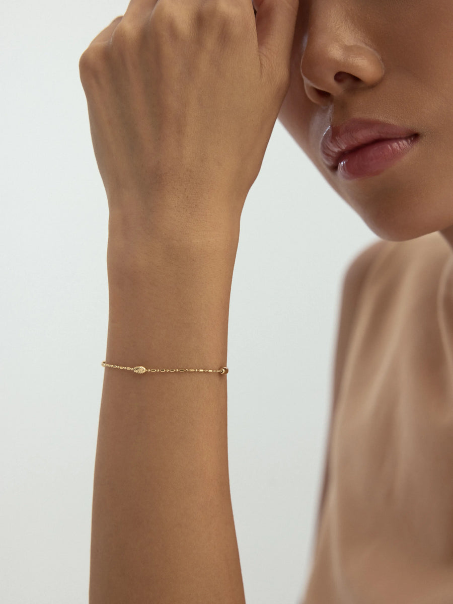 Oval Form Dorika Bead Bracelet in 14K Gold