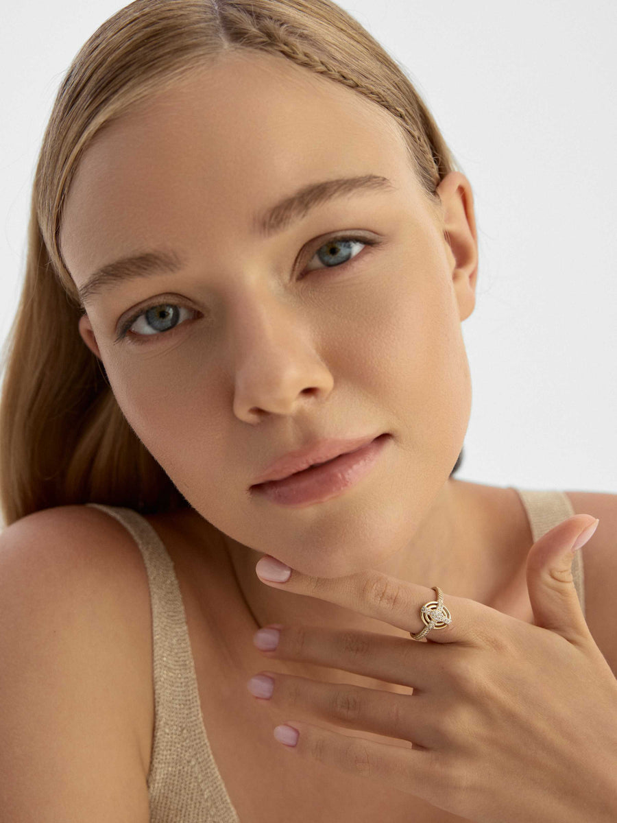 Oval Form Modern Diamond-Inspired Ring in 14K Gold