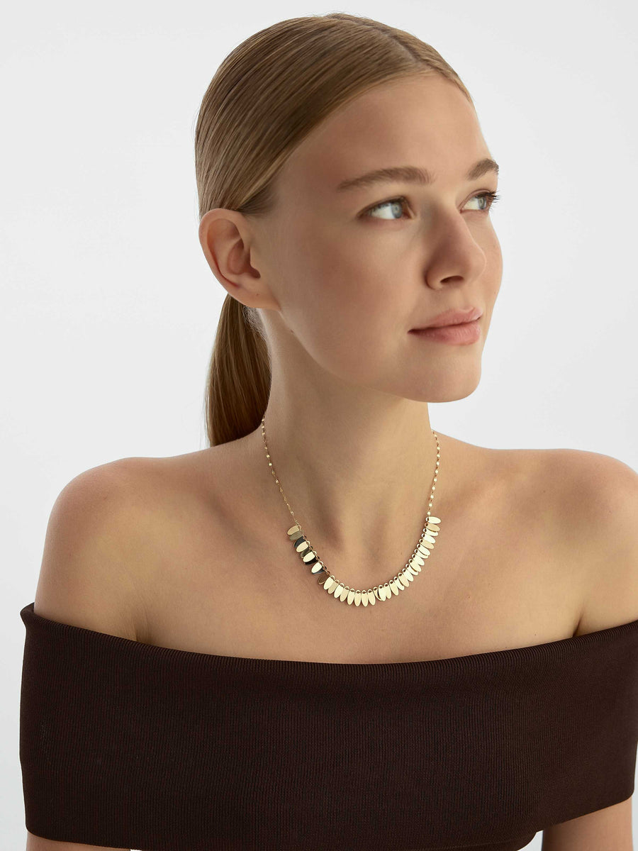 Oval Form Drop Necklace in 14K Gold