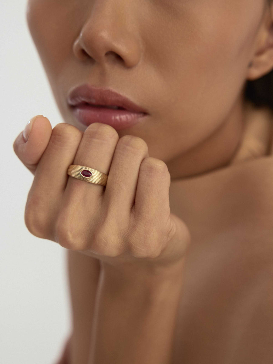 Oval Ruby-Inspired Stone Modern Relief Ring in 14K Gold