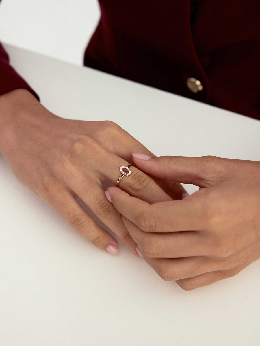 Oval Ruby-Inspired Stone Vintage Ring in 14K Gold