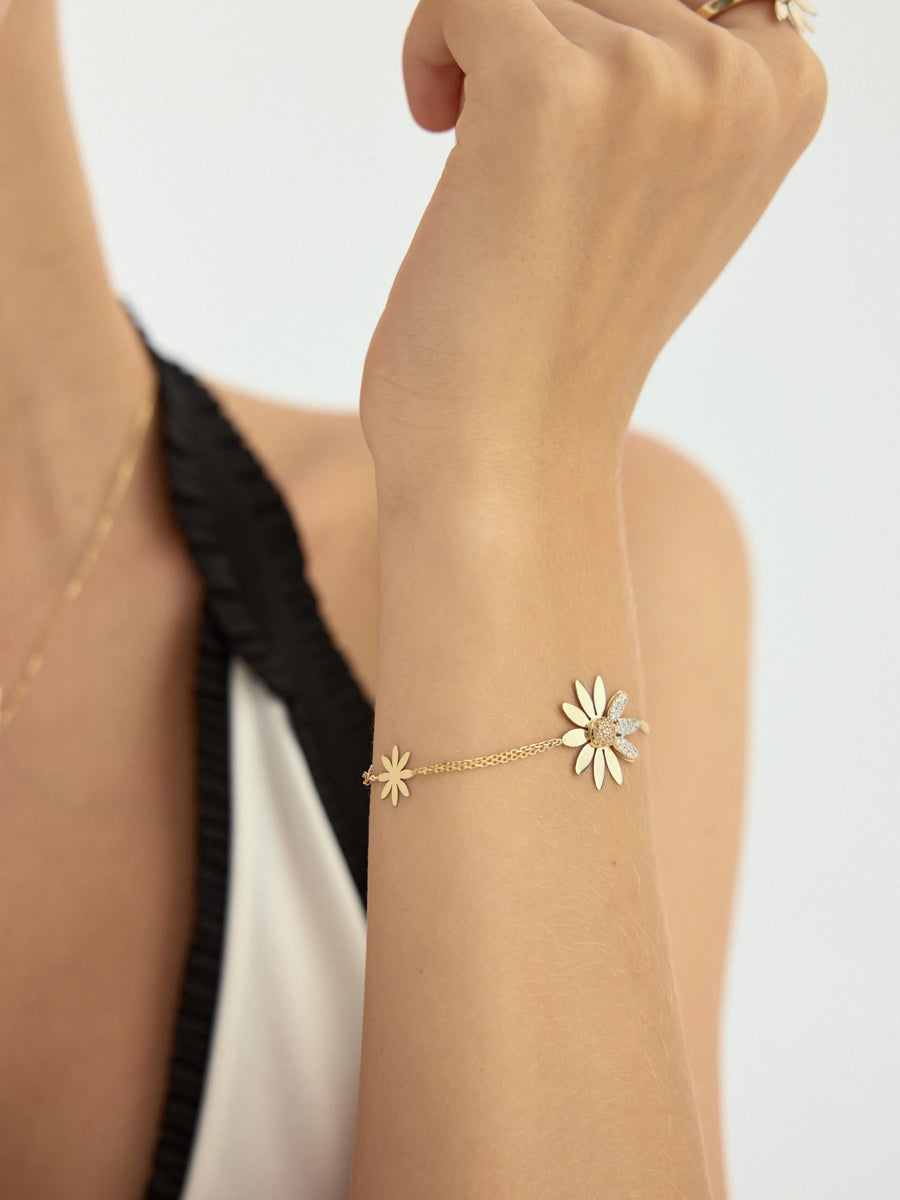 Daisy Stone Accents Bracelet in 14K Gold