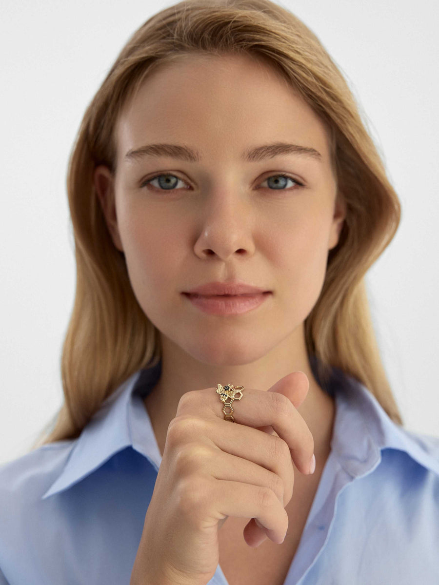 Honeycomb Motif Bee Ring in 14K Gold