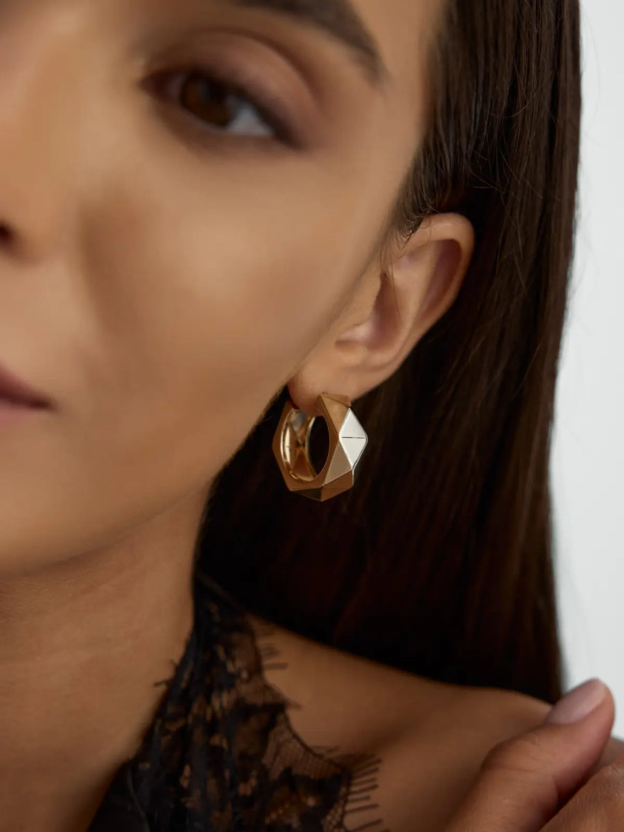 Pyramid Patterned Wide Hoop Earrings in 14K Gold