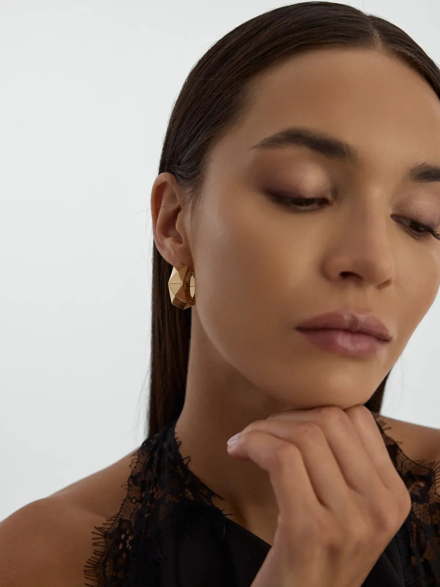 Pyramid Patterned Wide Hoop Earrings in 14K Gold