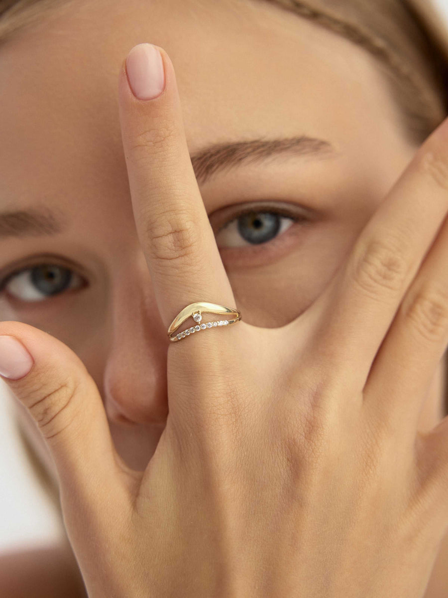 Stone-Set V Form Ring in 14K Gold