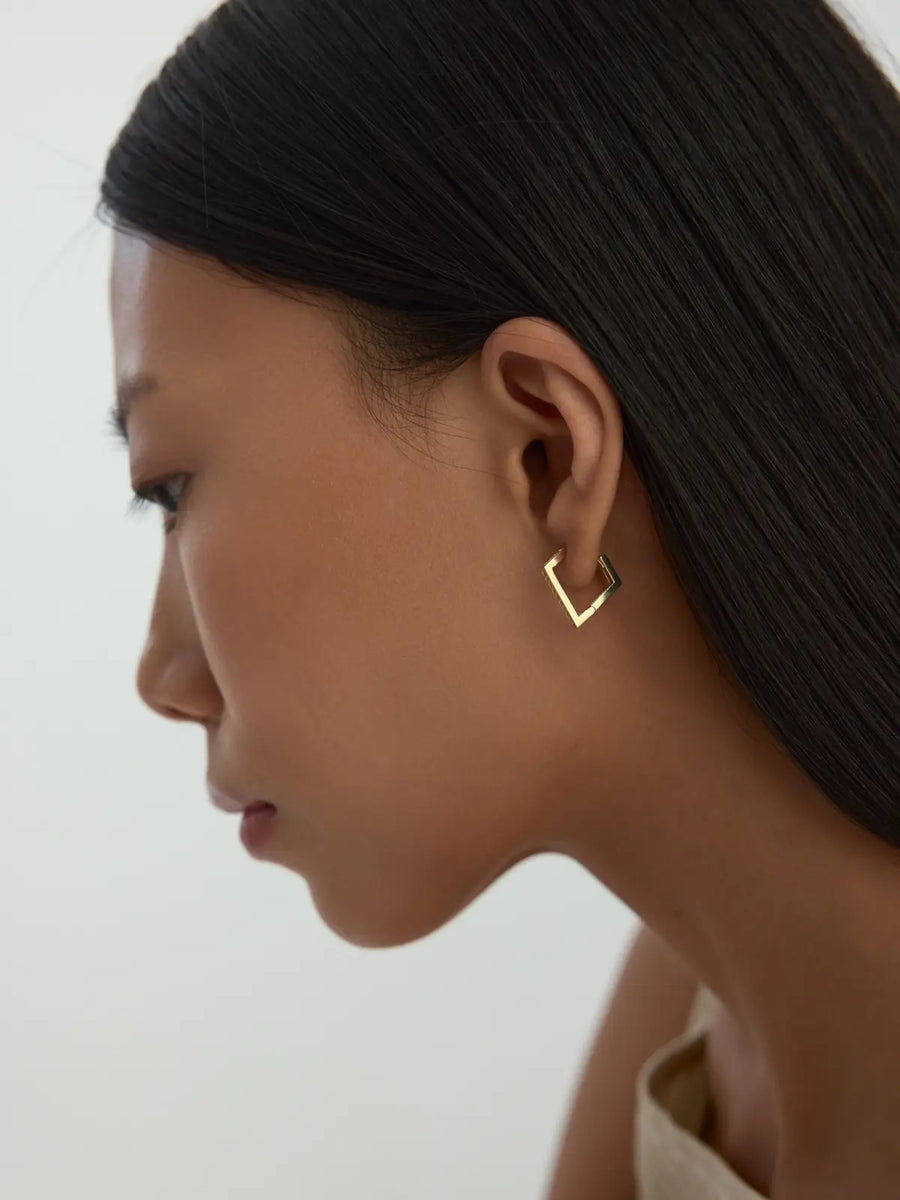 Stone V Form Earrings in 14K Gold