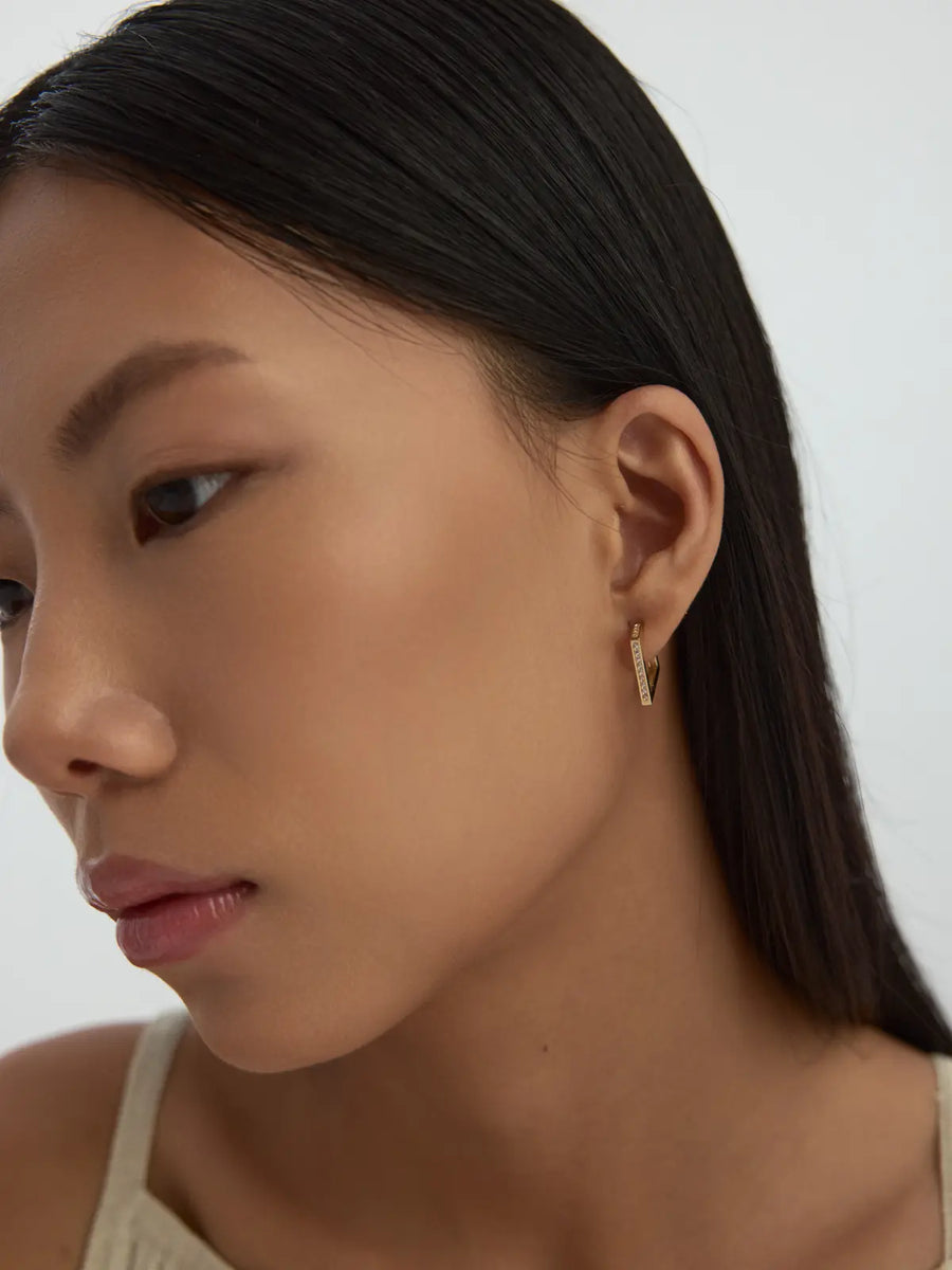 Stone V Form Earrings in 14K Gold