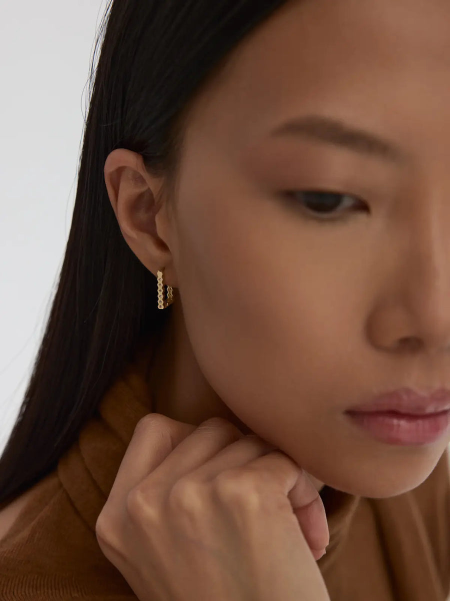 Stone Yiv Textured Earrings in 14K Gold