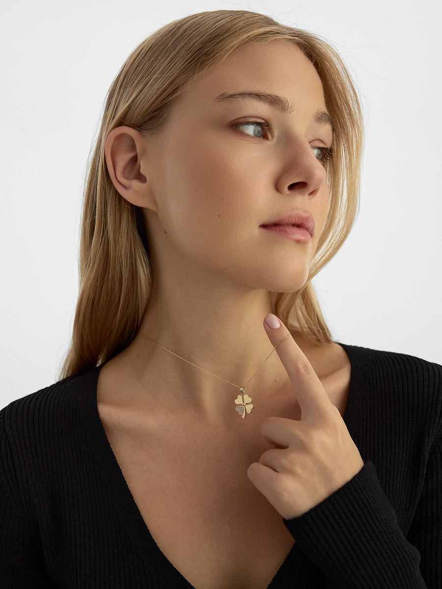 Stone Clover Necklace in 14K Gold