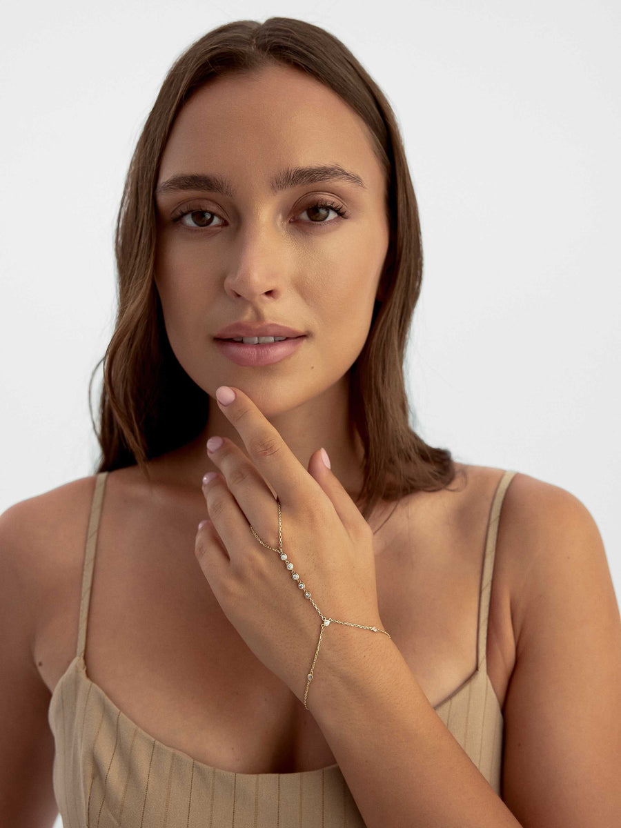 Single Chain Minimal Stone Hand Chain in 14K Gold