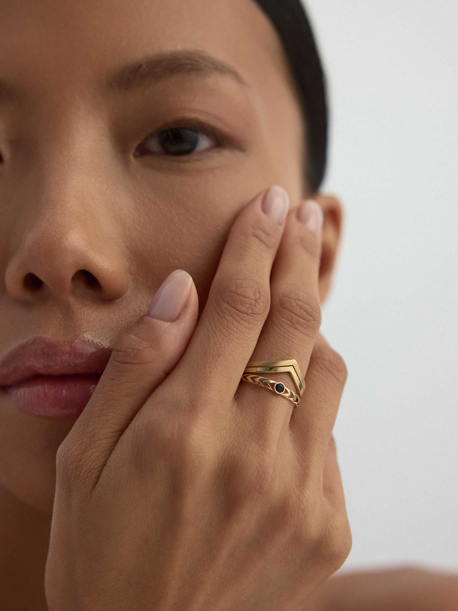 V-Shaped Minimal Ring in 14K Gold