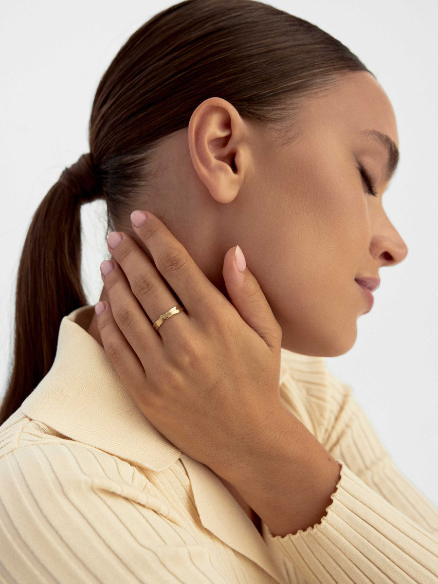 V-Shaped Minimal Ring in 14K Gold