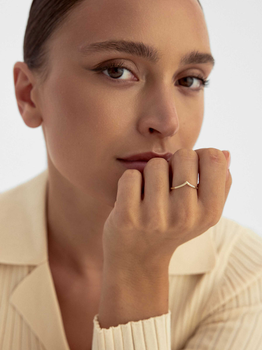 V-Shaped Minimal Stone Ring in 14K Gold