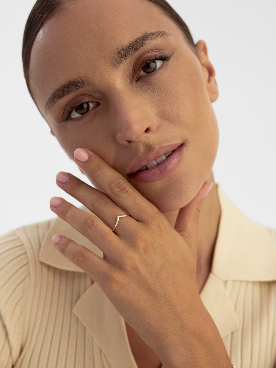 V-Shaped Minimal Stone Ring in 14K Gold