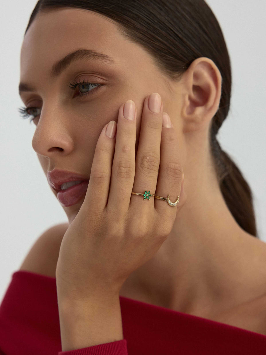 Green Flower Form Minimal Ring in 14K Gold