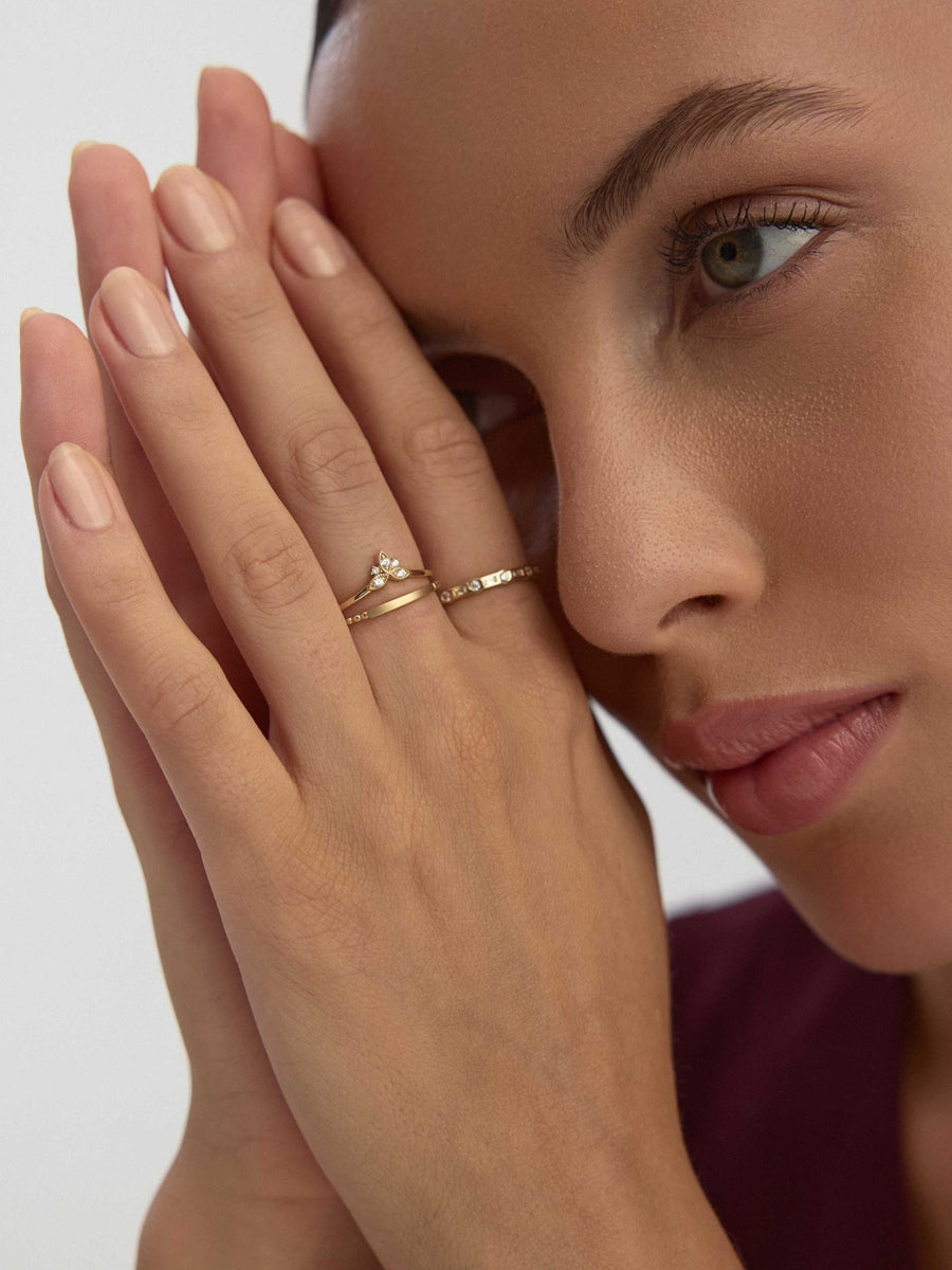 Clover Motif Stone Minimal Ring in 14K Gold