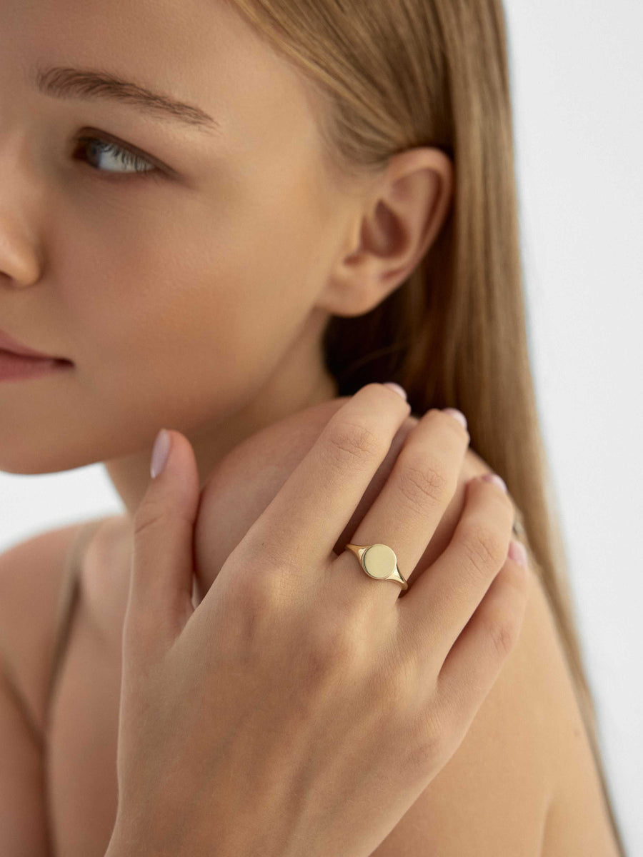 Round Enamel Surface Minimal Ring in 14K Gold