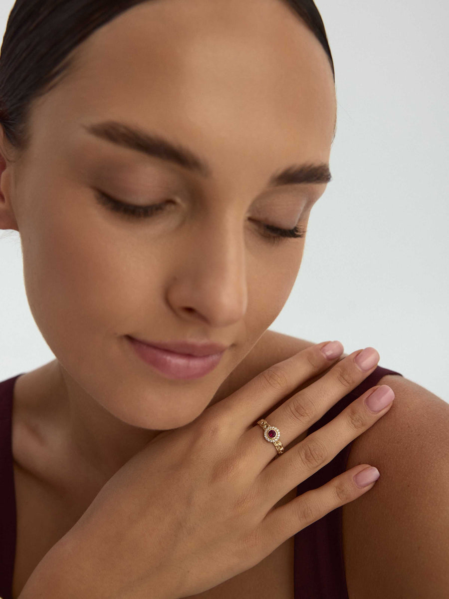 Chain Body Ruby-Inspired Stone Halo Ring in 14K Gold