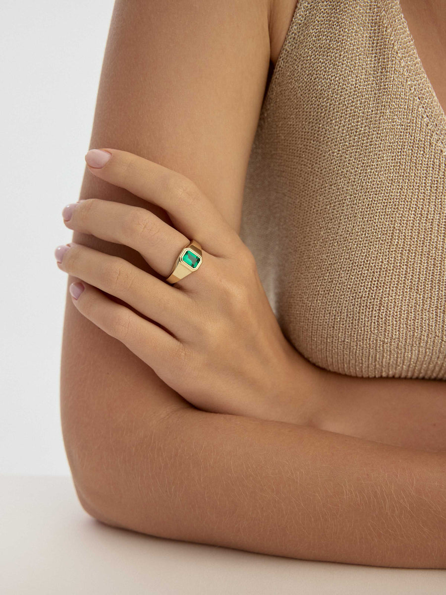 Emerald Green Effect Baguette Ring in 14K Gold